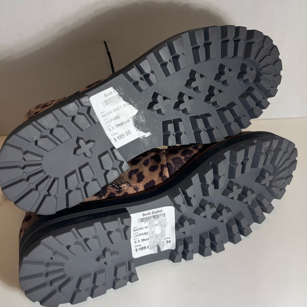 Women’s Naomi Leopard Hiker Boots 6.5 Medium Fur Lace Up Gold Accents - Picture 5 of 6